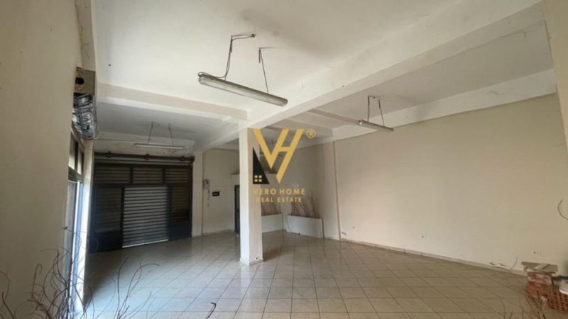 Elbasan, shitet dyqan Kati 0, 80 m² 40,000 € (ELBASAN)