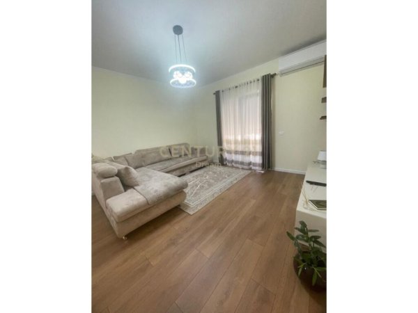 Tirane, shitet apartament 1+1 Kati 3, 72 m² 120,000 € (sitki cico xhamlliku)