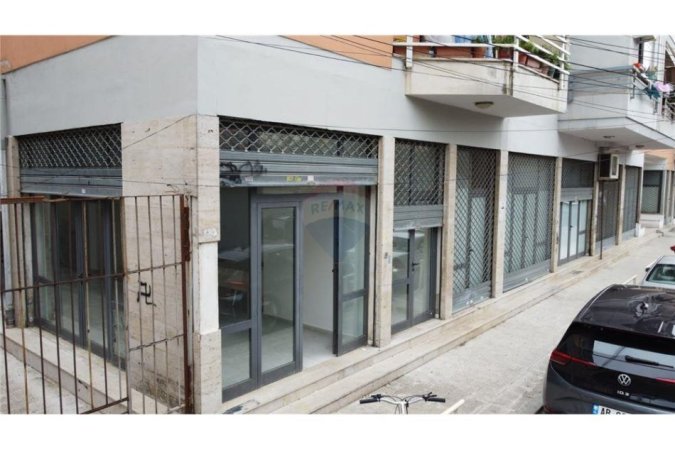 Tirane, shitet dyqan Kati 0, 590 m² 690,000 € 