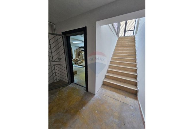 Tirane, shitet dyqan Kati 0, 590 m² 690,000 € 
