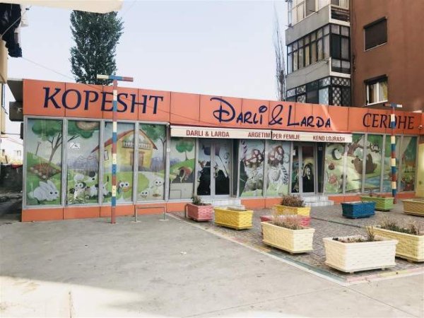 Durres, shitet ose jepet me qera ambjent biznesi Kati 0, 220 m² 1 Euro (Ruga e plazhit)