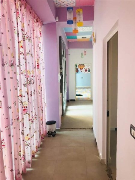 Durres, shitet ose jepet me qera ambjent biznesi Kati 0, 220 m² 1 Euro (Ruga e plazhit)
