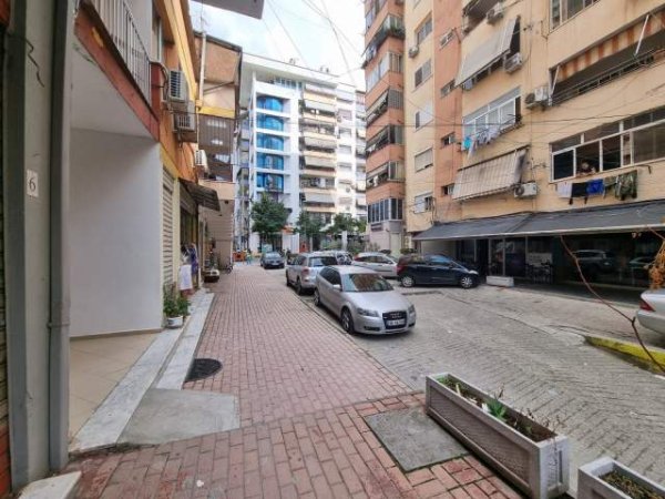 Tirane, shitet dyqan Kati 0, 70 m² 140.000 Euro (Rruga Medar Shtylla)