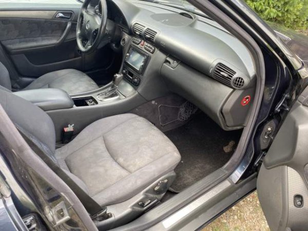 Tirane, shitet makine Mercedes-Benz 203 Viti 2003, 3.400 Euro