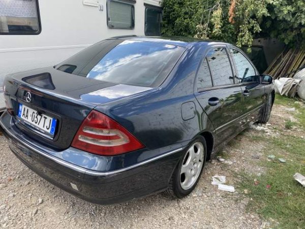 Tirane, shitet makine Mercedes-Benz 203 Viti 2003, 3.400 Euro