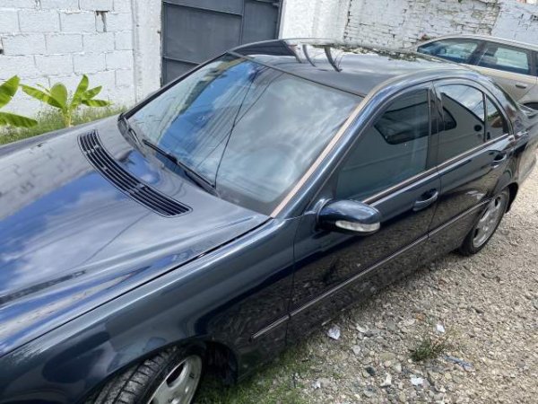 Tirane, shitet makine Mercedes-Benz 203 Viti 2003, 3.400 Euro