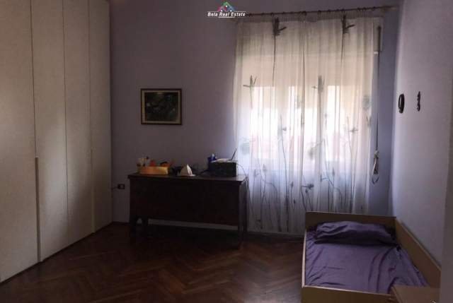 Tirane, jepet me qera apartament 3+1+BLK Kati 3, 155 m² 800 Euro (Qender)
