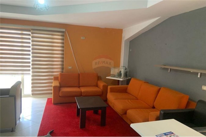 Tirane, shitet ambjent biznesi Kati 2, 286 m² (NJESI KOMERCIALE PER SHITJE TEK FRESKU)