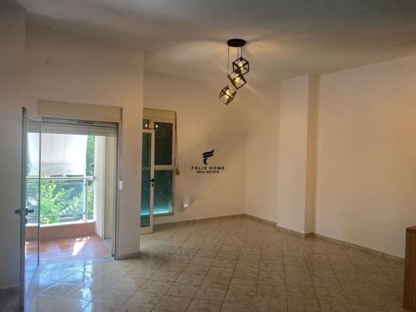 Tirane, jepet me qera apartament 2+1+Ballkon Kati 2, 100 m² 500 € (RRUGA JORDAN MISJA)