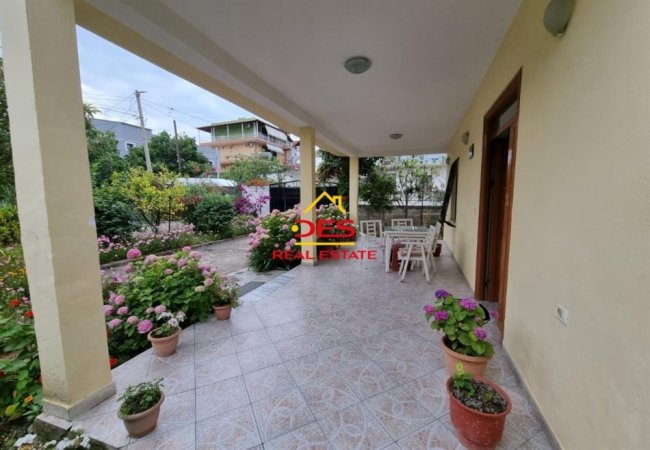 Vlore, shitet shtepi 2+1 Kati 0, 100 m² 110,000 € (Rruga Janaq Kilica)