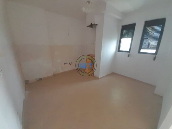 Durres, shitet apartament 2+1+Ballkon Kati 9, 105 m² 90,000 € (Ish Rajoni i Policise)