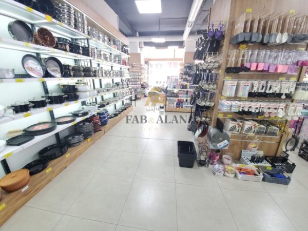 Tirane, shitet dyqan Kati 0, 413 m² 1,600,000 € (Qendra Kristal)
