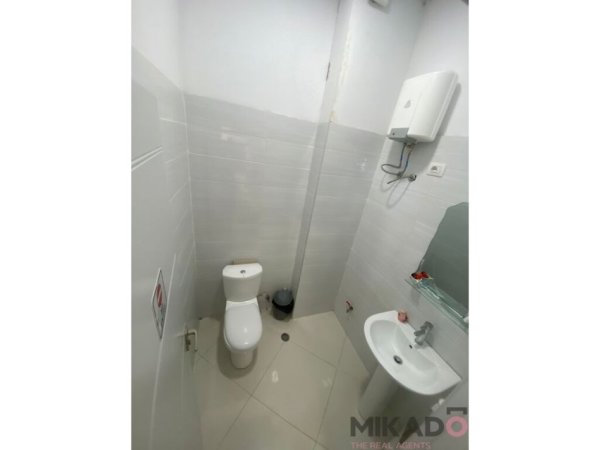 Durres, shitet dyqan Kati 0, 125 m² 450.000 € (Durres)