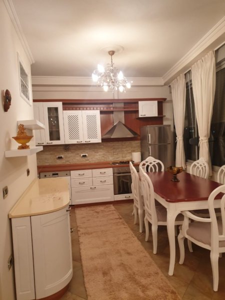 Tirane, jepet me qera apartament 2+1 Kati 8, 80 m² 800 € (Myslym Shyri)