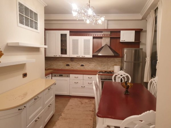 Tirane, jepet me qera apartament 2+1 Kati 8, 80 m² 800 € (Myslym Shyri)