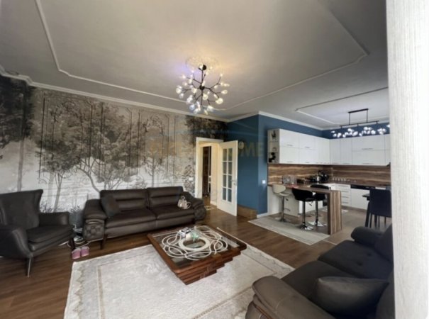 Tirane, shitet apartament 2+1+Ballkon Kati 2, 123 m² 210.000 € (Kopshti botanik)