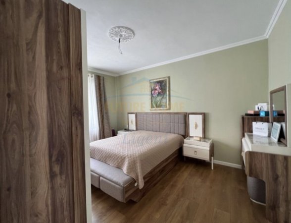 Tirane, shitet apartament 2+1+Ballkon Kati 2, 123 m² 210.000 € (Kopshti botanik)