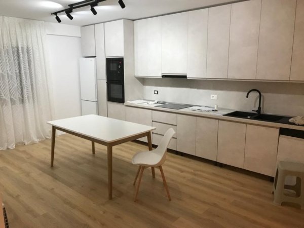 Shitet apartament 2+1 +garazh 250.000 € (Kopshti Botanik)