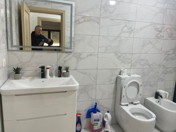 Shitet apartament 2+1 +garazh 250.000 € (Kopshti Botanik)