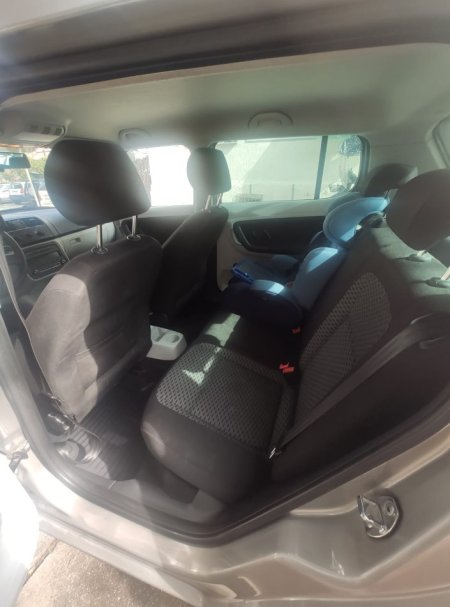 Tirane, shitet makine Skoda Fabia Benzin, bezhë manuale Kondicioner 100.000 km 4.300 €