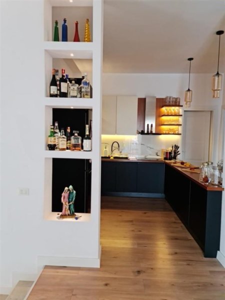 Durres, shitet apartament+verande | Penthouse 3+1+Aneks Kati 5, 230 m² 255.000 € (Mali Robit)