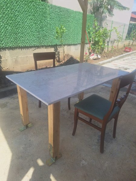 Tirane, shes Shitet tavoline me syprine mermeri 12000 lek 120 €