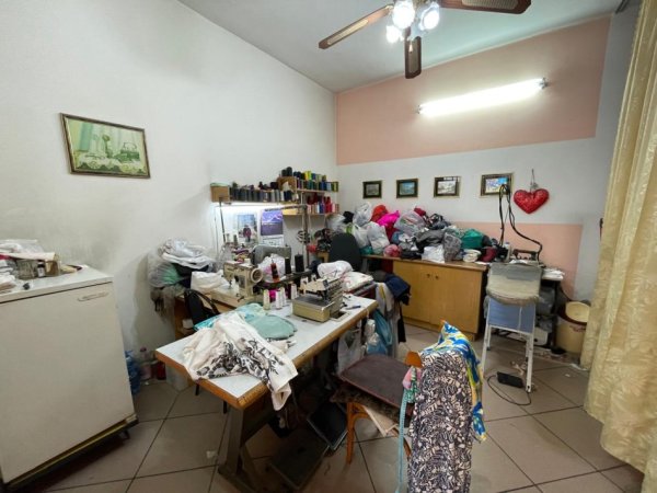 Tirane, shitet ambjent biznesi Kati 1, 38 m² 114.000 € (Selvia)