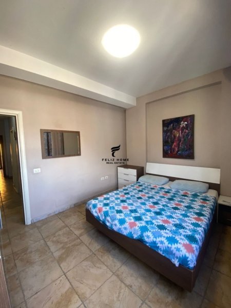 Tirane, jepet me qera apartament 3+1+Ballkon Kati 7, 100 m² 700 € (MINE PEZA)