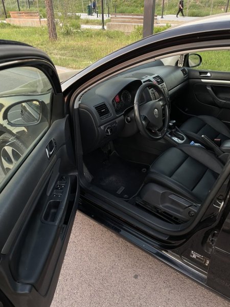 Tirane, shes makine Golf V Nafte, e zeze automatik Kondicioner 260.000 km