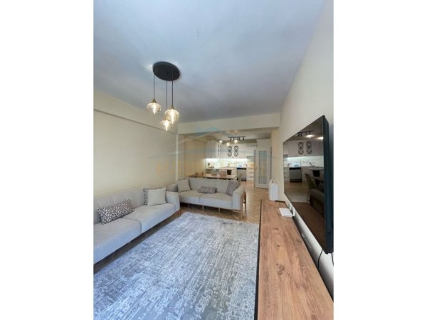 Tirane, jepet me qera apartament 3+1+Ballkon Kati 3, 150 m² 1.200 € (Rruga Kodra e Diellit)