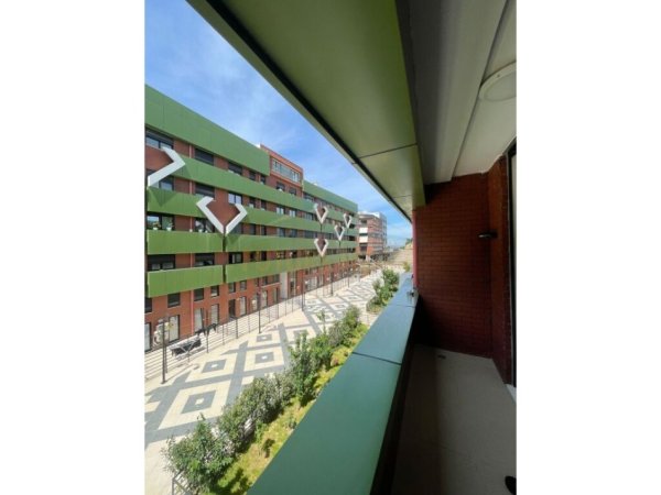 Tirane, jepet me qera apartament 3+1+Ballkon Kati 3, 150 m² 1.200 € (Rruga Kodra e Diellit)