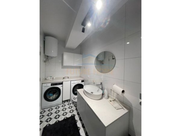 Tirane, jepet me qera apartament 3+1+Ballkon Kati 3, 150 m² 1.200 € (Rruga Kodra e Diellit)