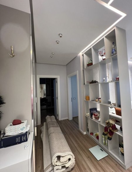 Apartament me qira  2+1+2 ne zonen e  Selvis .