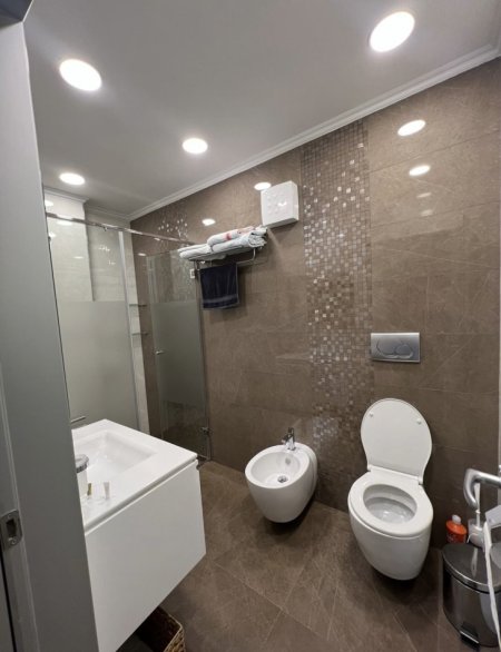 Apartament me qira  2+1+2 ne zonen e  Selvis .