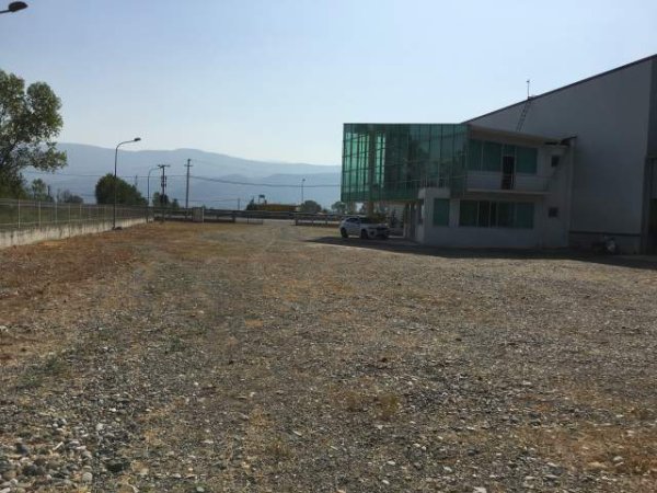 Kurbin, shes magazine Kati 1, 1.800 m² (autosdrada lac mamurras kilometri 1)