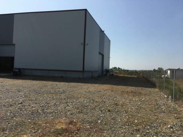 Kurbin, shes magazine Kati 1, 1.800 m² (autosdrada lac mamurras kilometri 1)