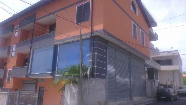 OKAZION !!! Durres, shes Vile 150.000 Euro (Zdrukthtaria, ne fillim te rruges se Marines)