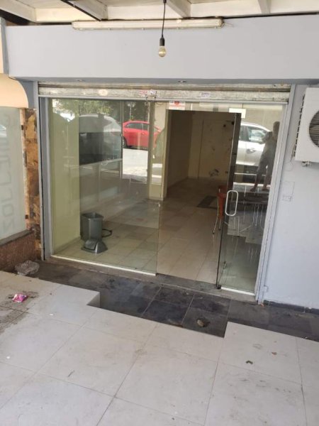 Tirane, shes Shitet ambient dyqan 55m +7mdepo 2.000 Euro
