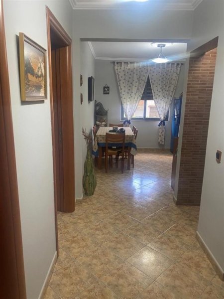 Tirane, jepet me qera apartament 3+1 Kati 4, 80 m² 600 € (RRUGA MINE PEZA)