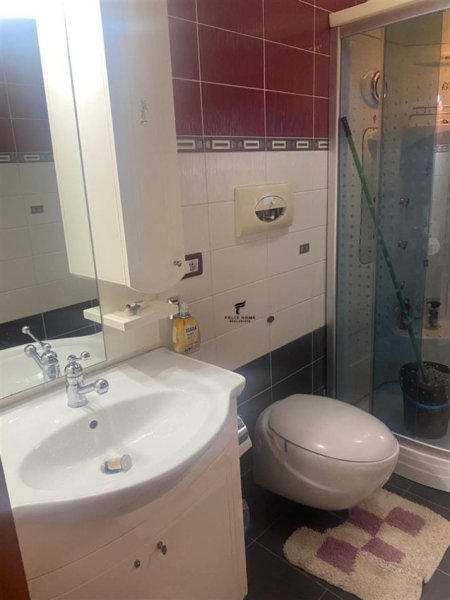 Tirane, jepet me qera apartament 3+1 Kati 4, 80 m² 600 € (RRUGA MINE PEZA)