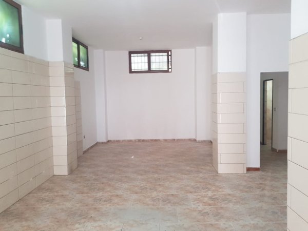 Tirane, shitet ambjent biznesi Kati 0, 92 m² 120.000 € (Tregu Elektrik)