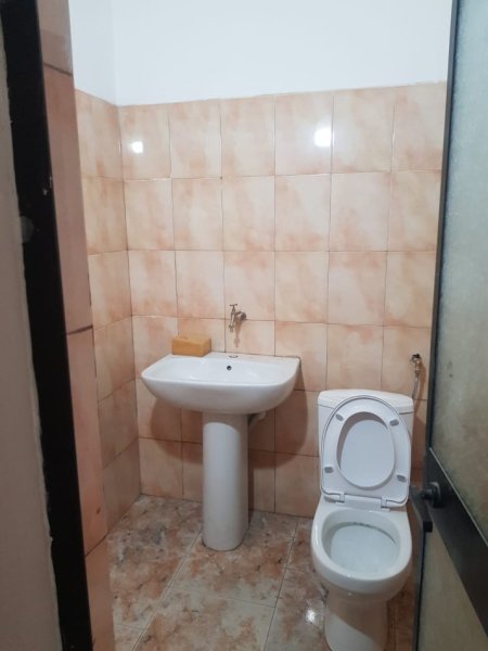 Tirane, shitet ambjent biznesi Kati 0, 92 m² 120.000 € (Tregu Elektrik)