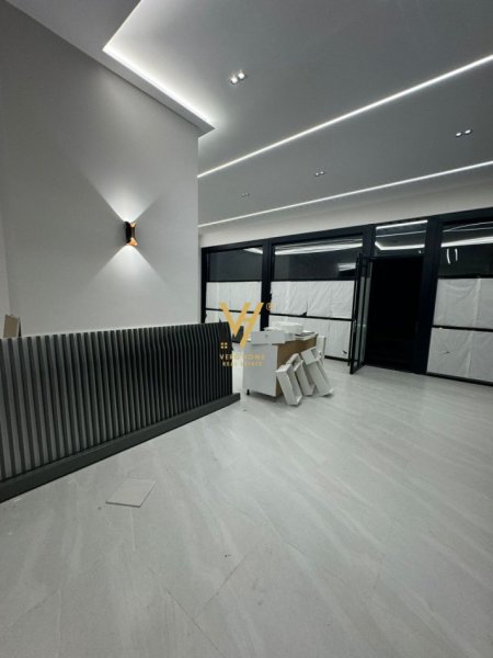 Tirane, shitet dyqan Kati 0, 100 m² 650.000 € (PAZARI I RI)