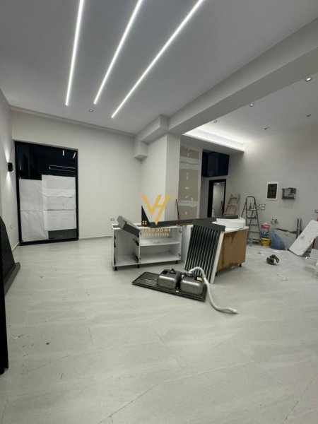 Tirane, shitet dyqan Kati 0, 100 m² 650.000 € (PAZARI I RI)