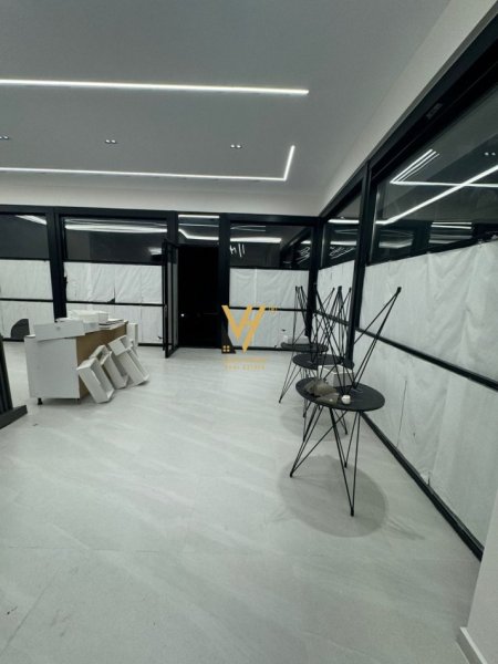 Tirane, shitet dyqan Kati 0, 100 m² 650.000 € (PAZARI I RI)