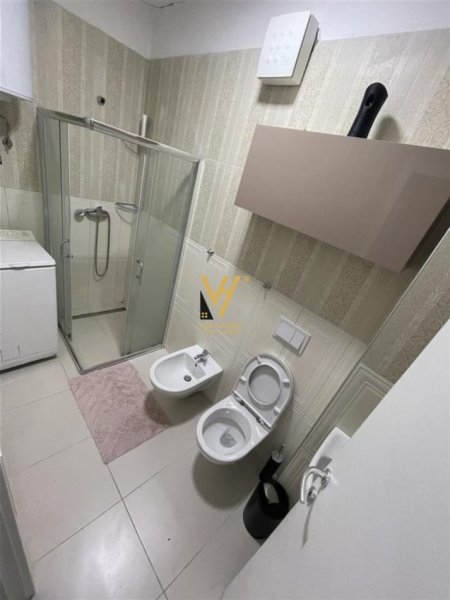 Tirane, jepet me qera apartament 1+1+Ballkon Kati 2, 60 m² 600 € (STADIUMI DINAMO)