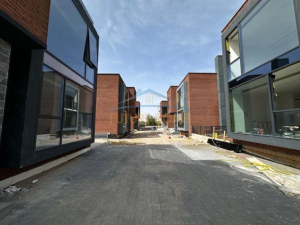 Tirane, shitet Vile 2 Katshe , 314 m² (FARKE)