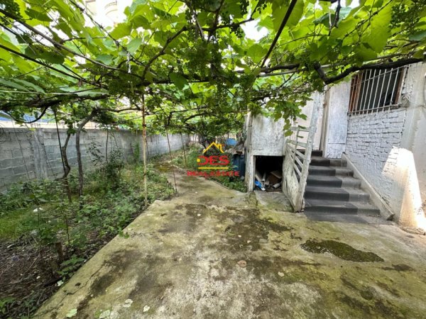 Fier, shitet shtepi 2+1 Kati 1, 188 m² 105.000 € (Rruga Skenderbe)
