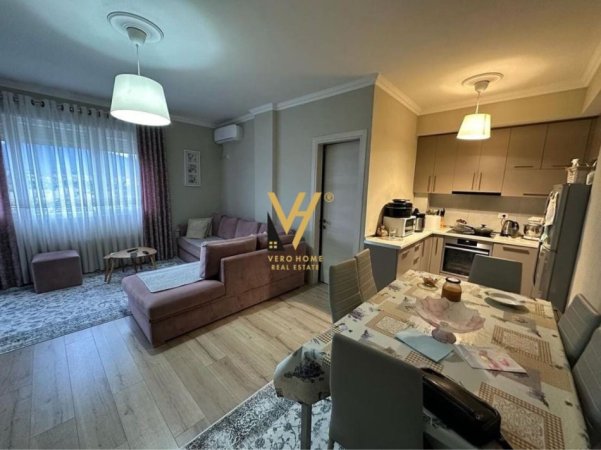 Tirane, jepet me qera apartament 1+1+Ballkon Kati 4, 75 m² 600 € (LIQENI I THATE)