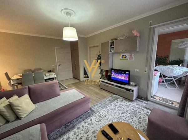 Tirane, jepet me qera apartament 1+1+Ballkon Kati 4, 75 m² 600 € (LIQENI I THATE)
